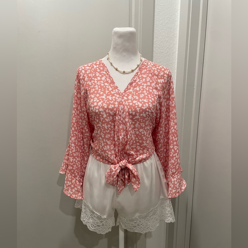 Sienna Sky Pink & White Floral Tie-Front Bell Sleeve Blouse - XS